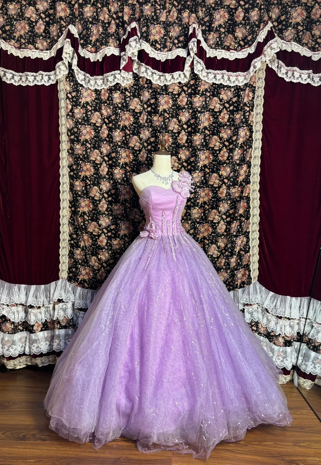 One-shoulder purple diamond striped three-dimensional flower back strap wedding dress P3013