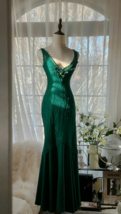 Clean and Elegant White V-Neck Lace Beaded Mermaid Long Prom Dress P3311