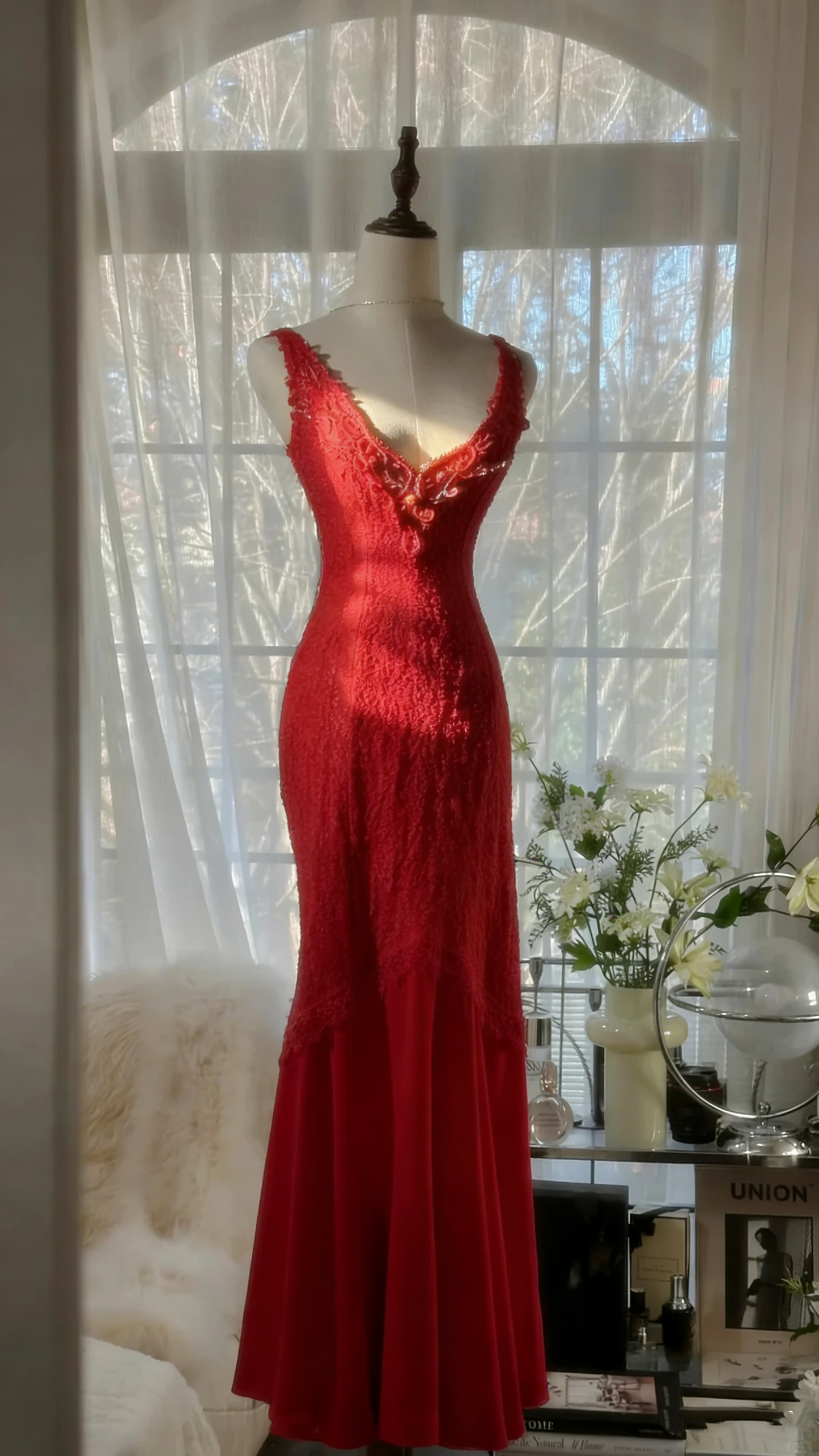 Clean and Elegant White V-Neck Lace Beaded Mermaid Long Prom Dress P3311