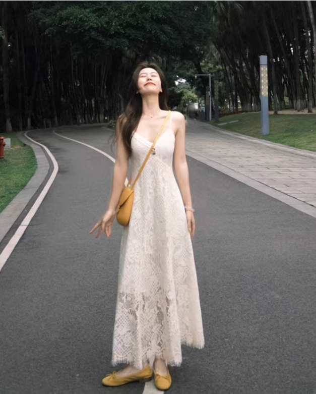 Vintage Fashion Beige V-neck Lace Design Elegant Beach Holiday A-line Spaghetti Strap Dress TP3358