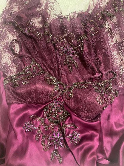 girlhomeshops-Burgundy Satin Lace Paneled Spaghetti Straps High-Low Midi Dress with Beading and Sequins gh6308