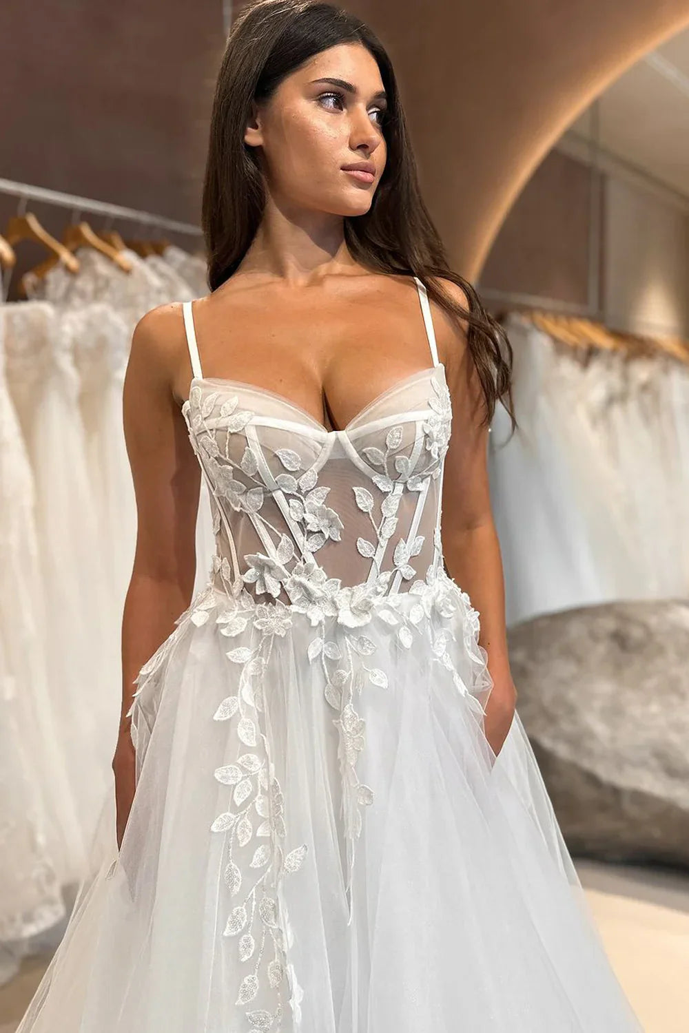 Sweetheart Sleeveless Tulle A-Line Lace Appliques Wedding Dress