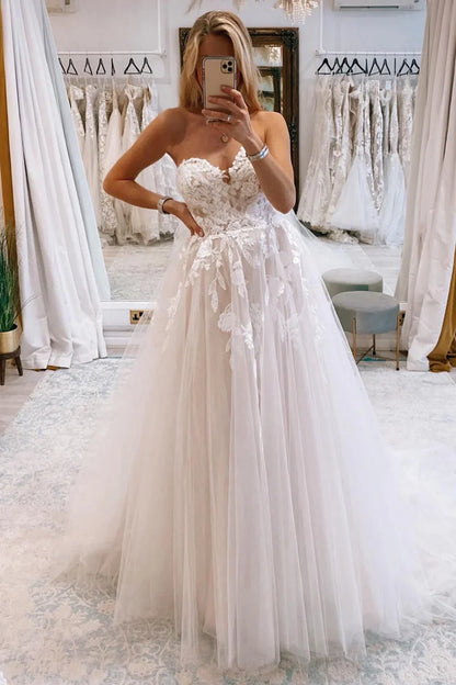 Sweetheart Strapless Tulle A-Line Appliques Wedding Dress