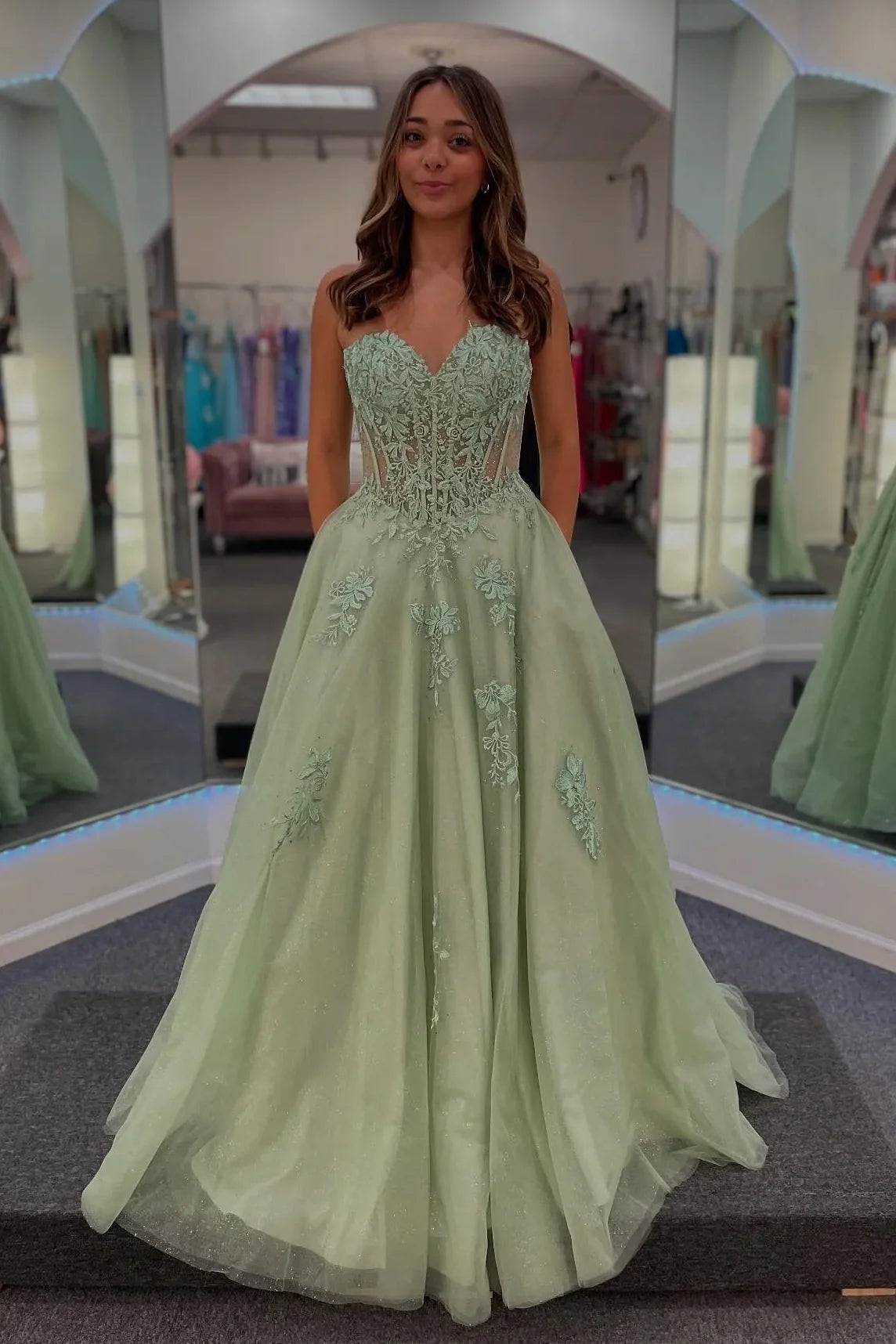 Sweetheart Strapless Tulle A-Line Lace Appliques Party Prom Dress