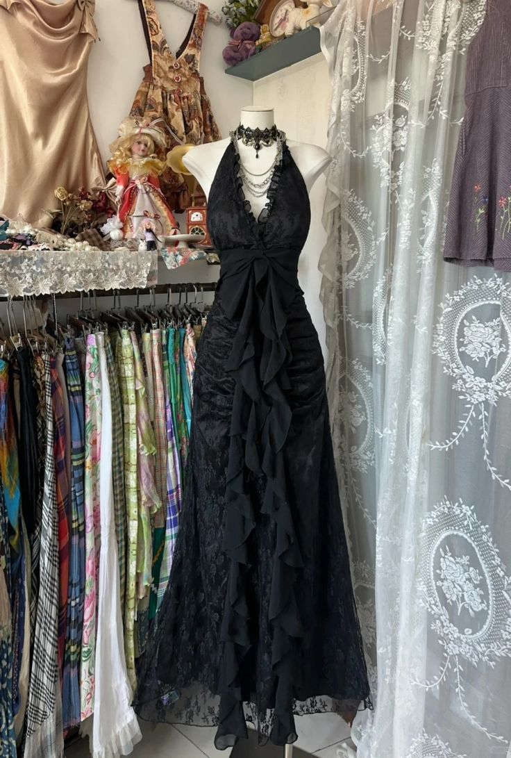 Charming Halter Deep V-Neck Ruffled Lace Ruched Evening Dress TP2013
