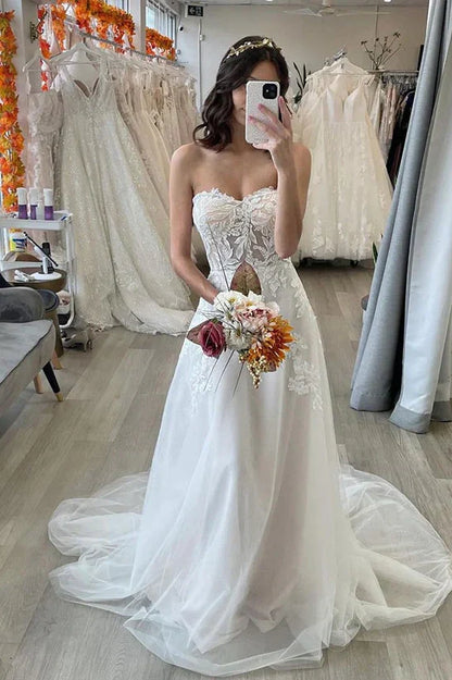 Tulle A-Line Sweetheart Appliques Beach Wedding Dress