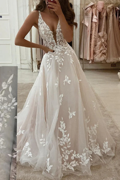 Tulle A-Line V-Neck Lace Appliques Wedding Dress