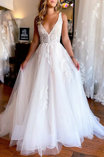 Tulle A-Line V-Neck Sleeveless Appliques Wedding Dress