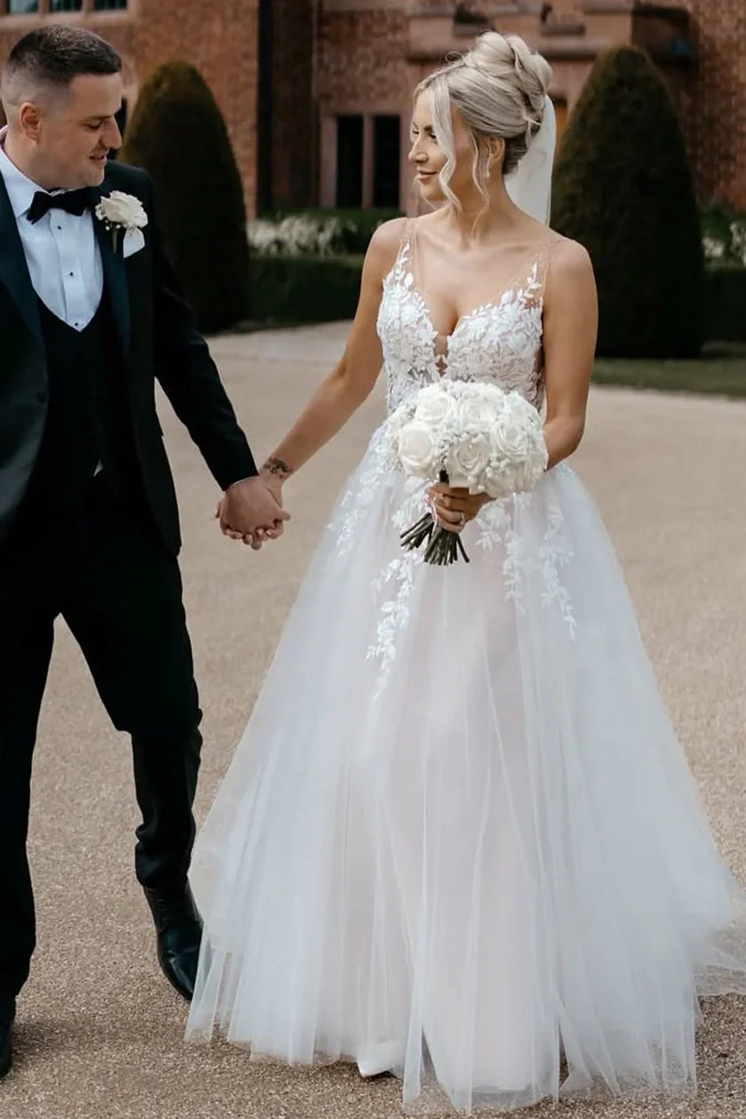 V-Neck Sleeveless Open Back Lace Appliques Tulle A-Line Wedding Dress