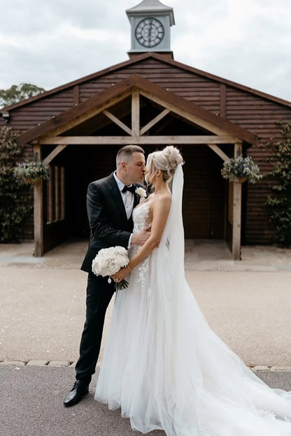 V-Neck Sleeveless Open Back Lace Appliques Tulle A-Line Wedding Dress