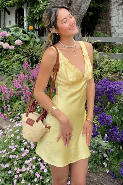 V-Neck Sleeveless Sheath Yellow Mini Homecoming Dress