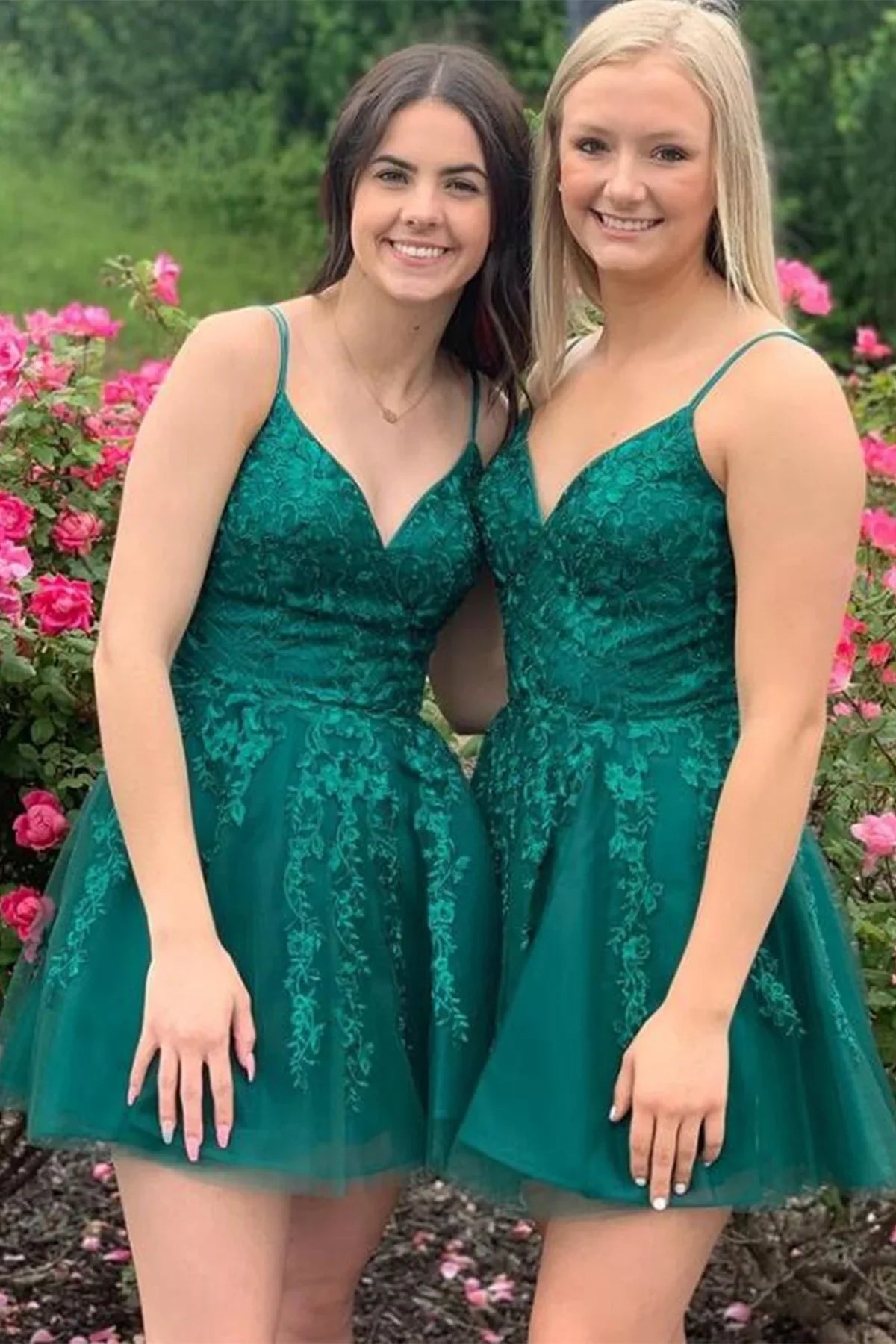 V-Neck Spaghetti Straps A-Line Lace Appliques Homecoming Dress