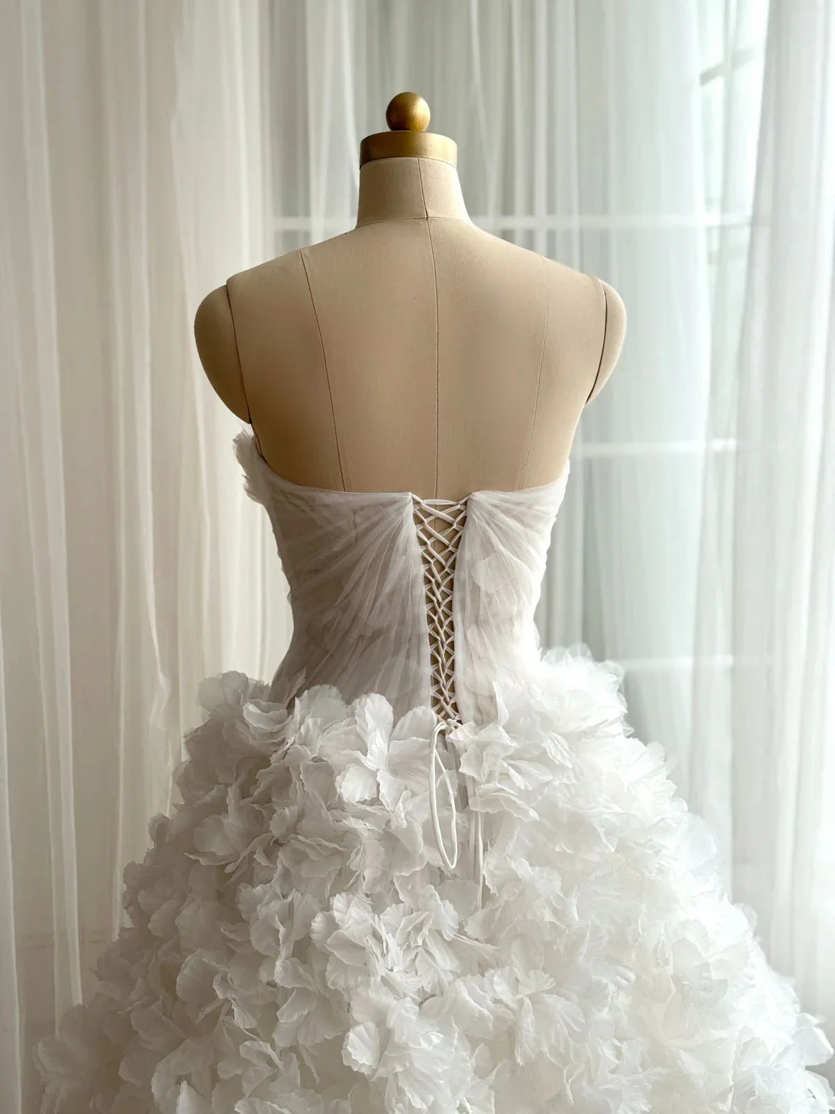 Romantic Ivory Sweetheart Strapless 3D White Floral Tulle A-Line Wedding Dress TP5911