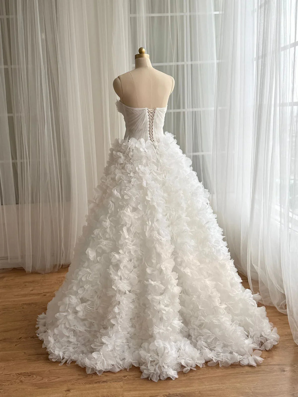 Romantic Ivory Sweetheart Strapless 3D White Floral Tulle A-Line Wedding Dress TP5911