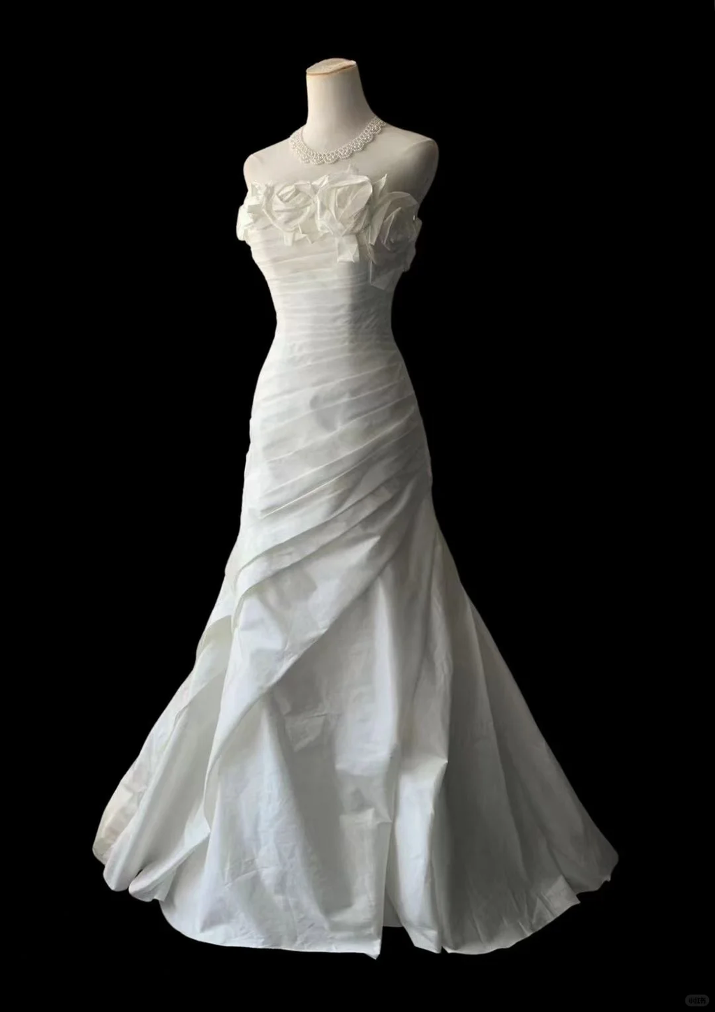 Romantic Strapless Mermaid Wedding Gown with 3D Floral Neckline TP5638