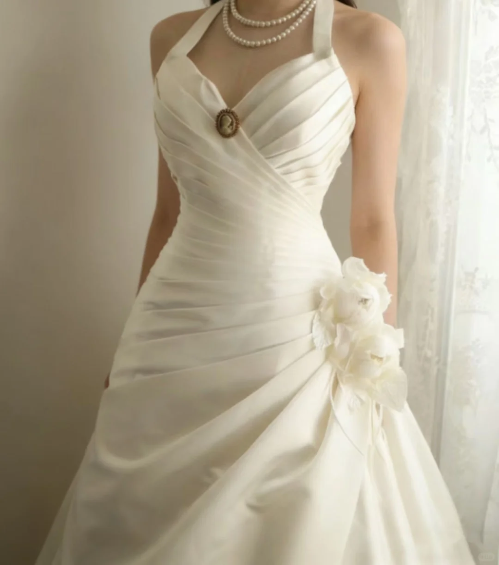Vintage Ivory Halter-Neck Satin A-Line Draped Wedding Dress TP5630