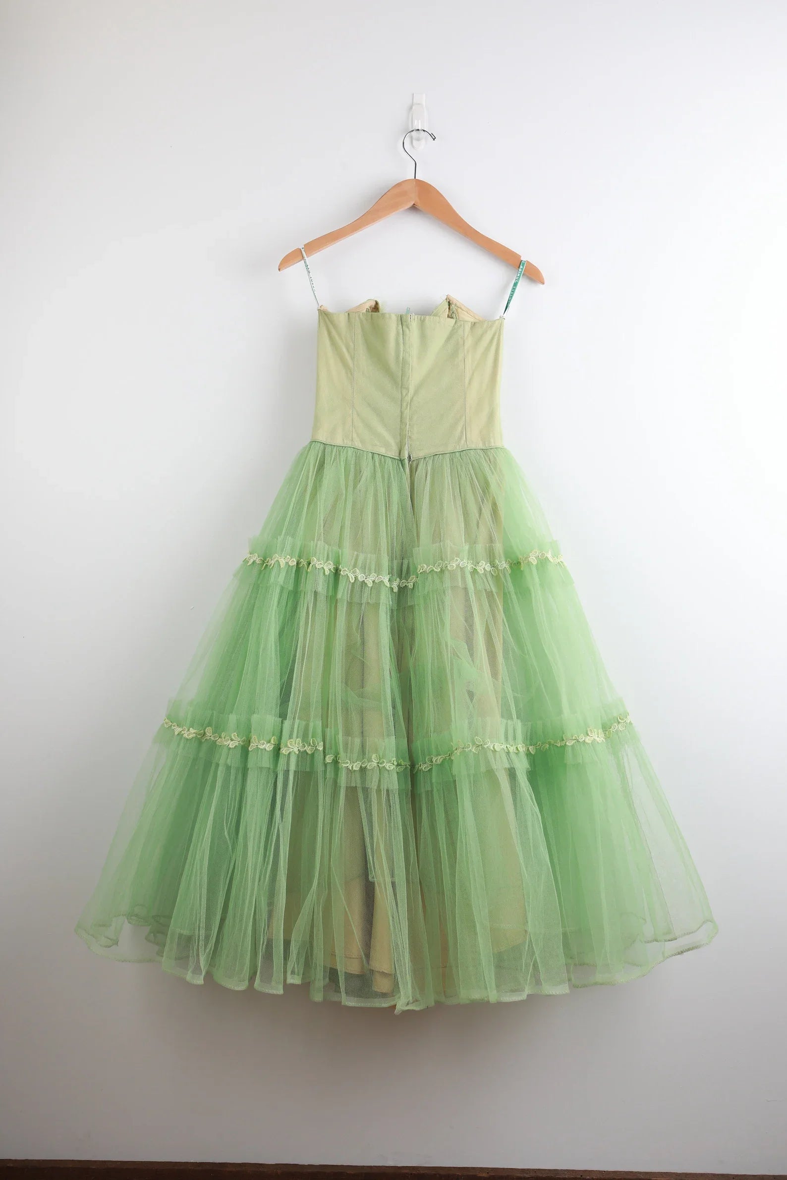 Light Green Retro Elegant Sweet Exquisite Lace Long Tulle Prom Dress Evening Gown Fairy Graduation Dress gh3671