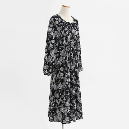 New long sleeved lady temperament black skirt retro long skirt  2335