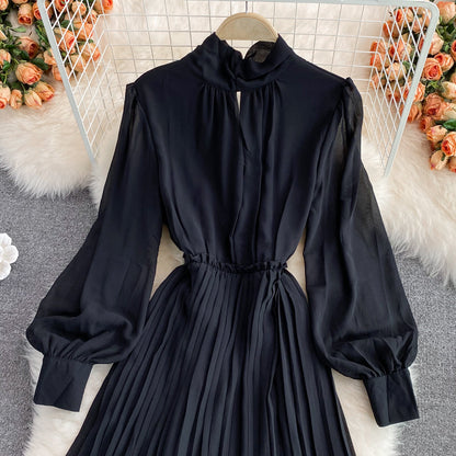 Slim waist, medium length Pleated Dress, long sleeve  2997