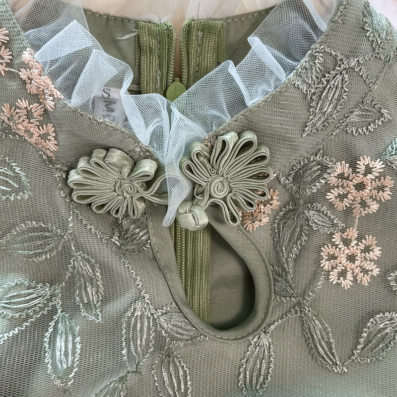Temperament gentle embroidery lace stand collar bubble sleeve dress  3323