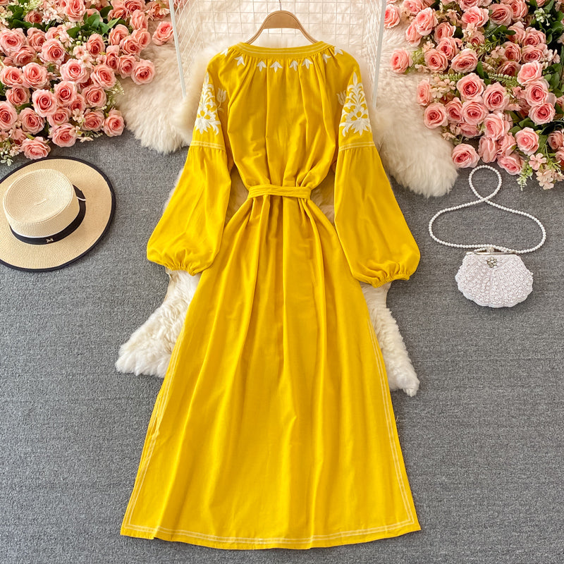 Ethnic embroidery round neck Lantern Sleeve long skirt  3005