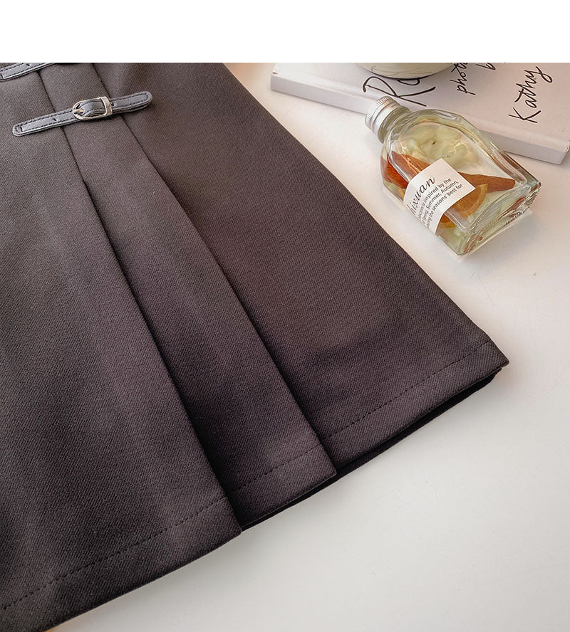 Pleated skirt is thin, A-line high waist and versatile short skirt  5422