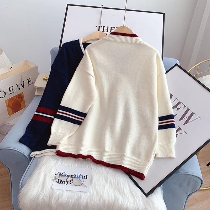 Embroidered bear V-neck Pullover female  4929