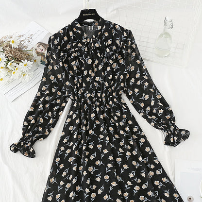 The new chiffon dress is soft and worn over the knee, showing a thin floral skirt  4819