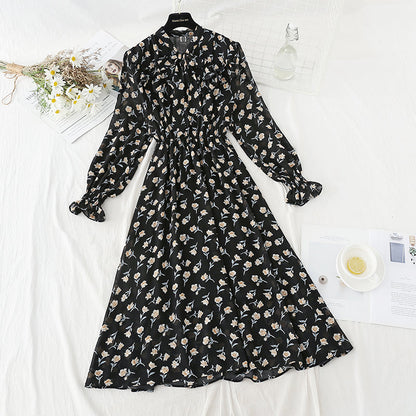 The new chiffon dress is soft and worn over the knee, showing a thin floral skirt  4819