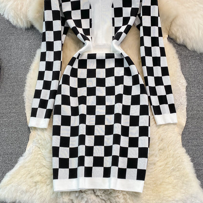 V-neck chessboard knitted buttock bottomed dress  3779