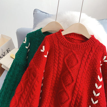 Design sense: the minority wears a twist knit top  5034