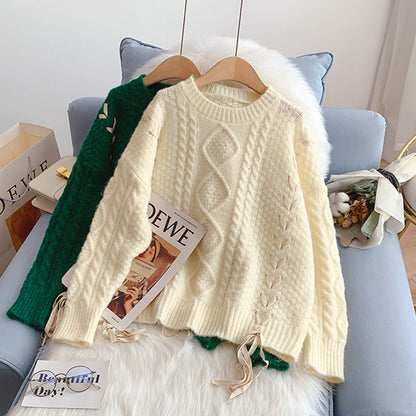 Design sense: the minority wears a twist knit top  5034