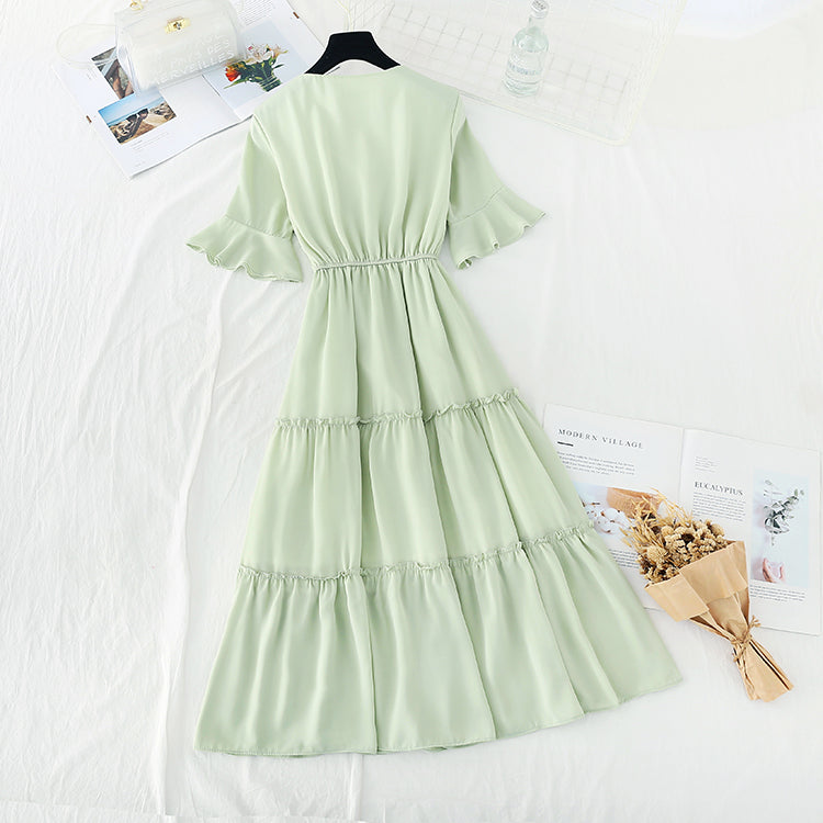 The new gentle French long skirt shows a high square neck and a thin waist  4621