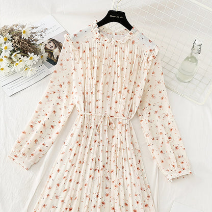 Chiffon floral skirt is thin and gentle. Wear it with a dress  4810
